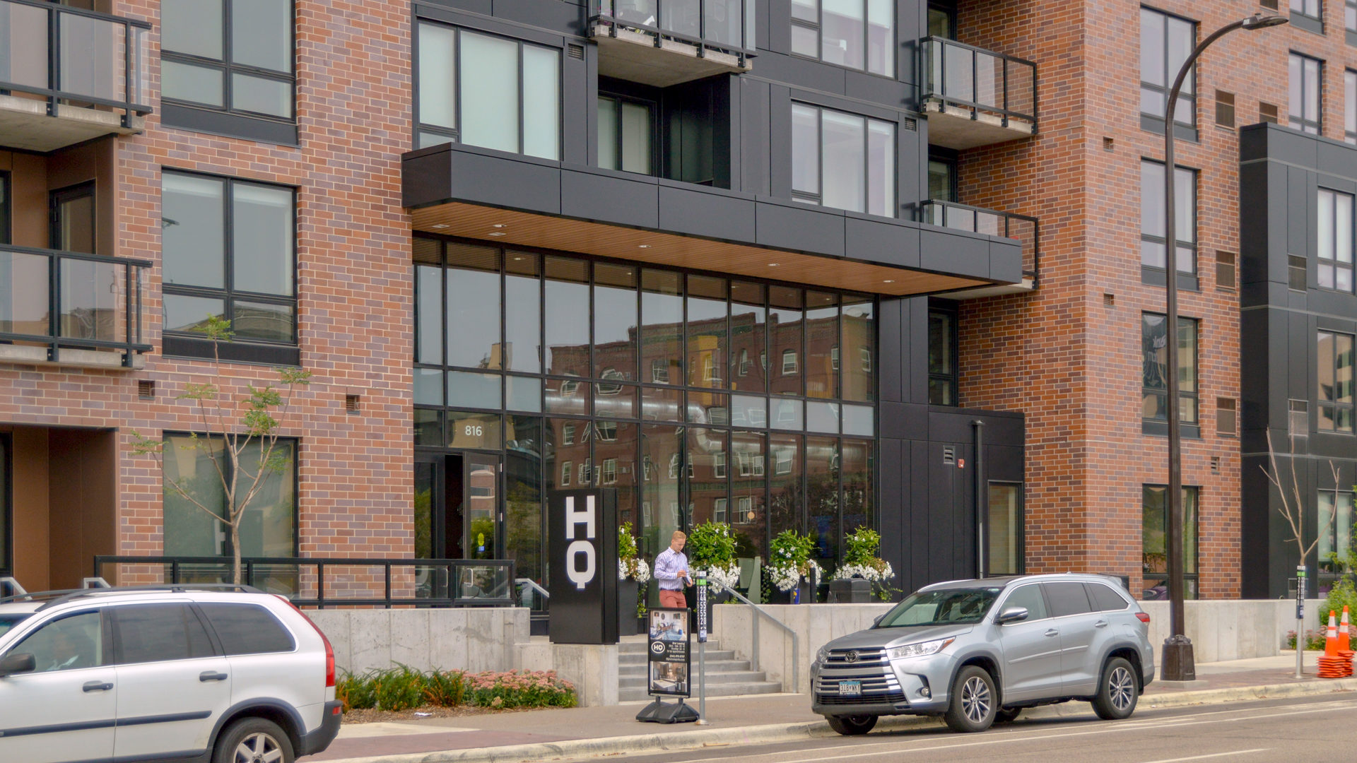 Kraus-Anderson Block HQ Apartments Mpls Exterior Entrance View