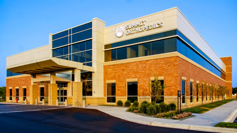 Woodlake Medical Center Woodbury MN Healthcare Summit Orthopedics Front Entrance View