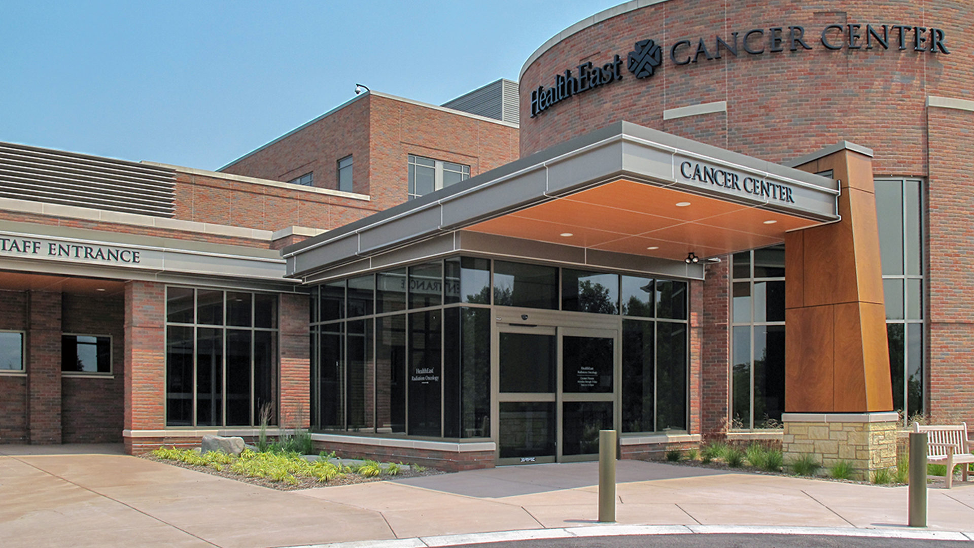 Woodwinds Hospital Cancer Center Woodbury MN Exterior Entrance