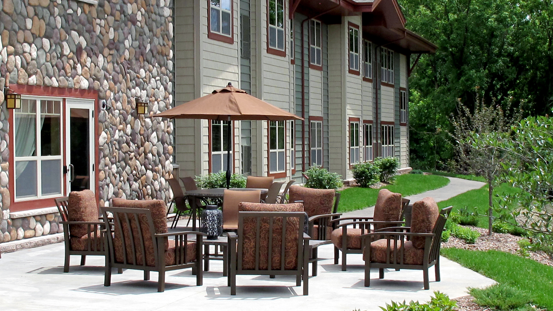 Trails of Orono Senior Housing Orono MN Outdoor Patio