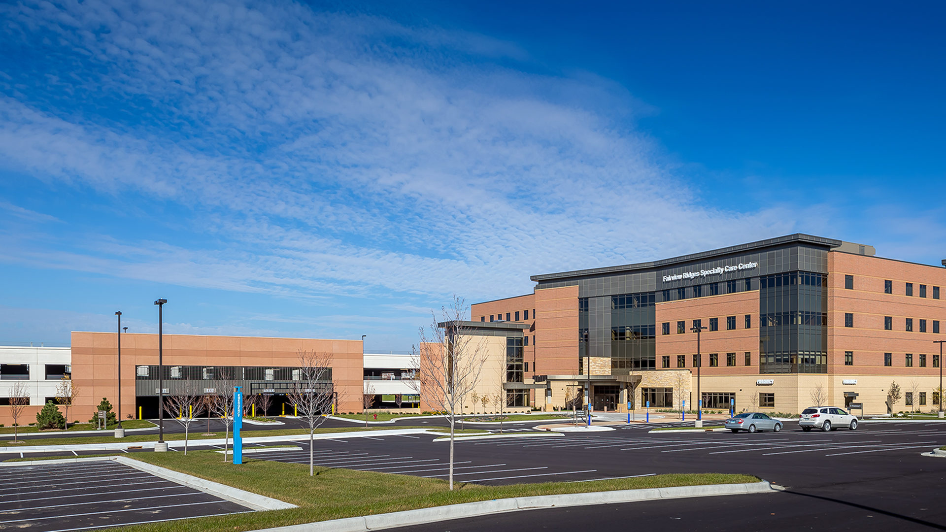 Fairview Ridges Specialty Care Center Burnsville_Exterior View of the Clinic and Parking Ramp