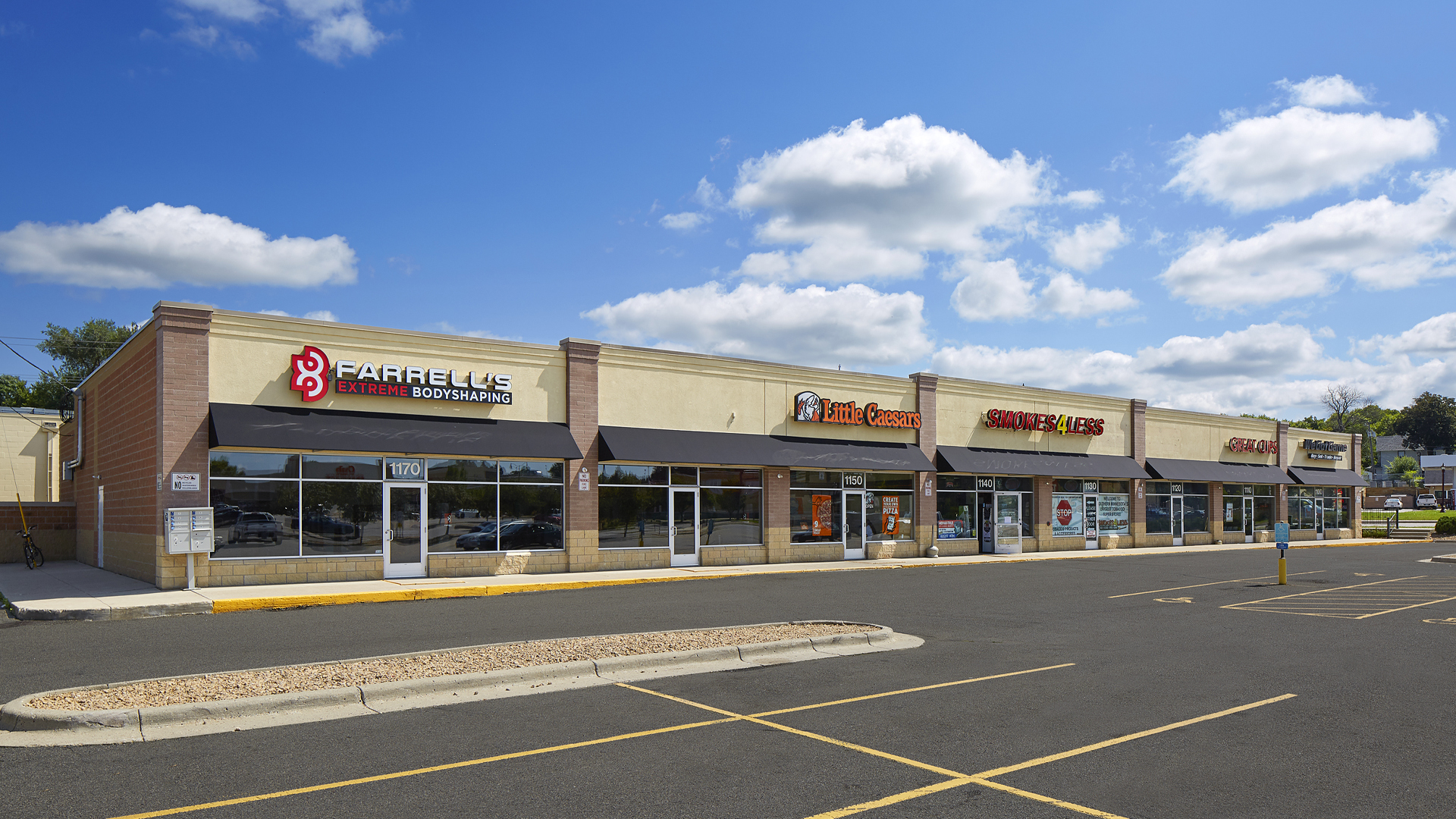 Riverfront Retail Shopping Center Mankato MN View strip featuring Farrells