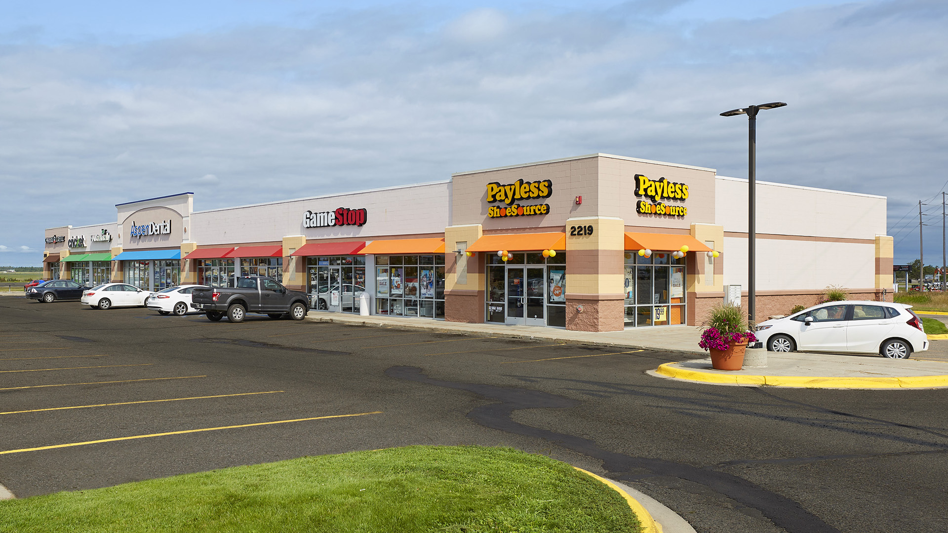 Bemidji Commons Retail Strip Mall Bemidji MN Exterior facing freeway