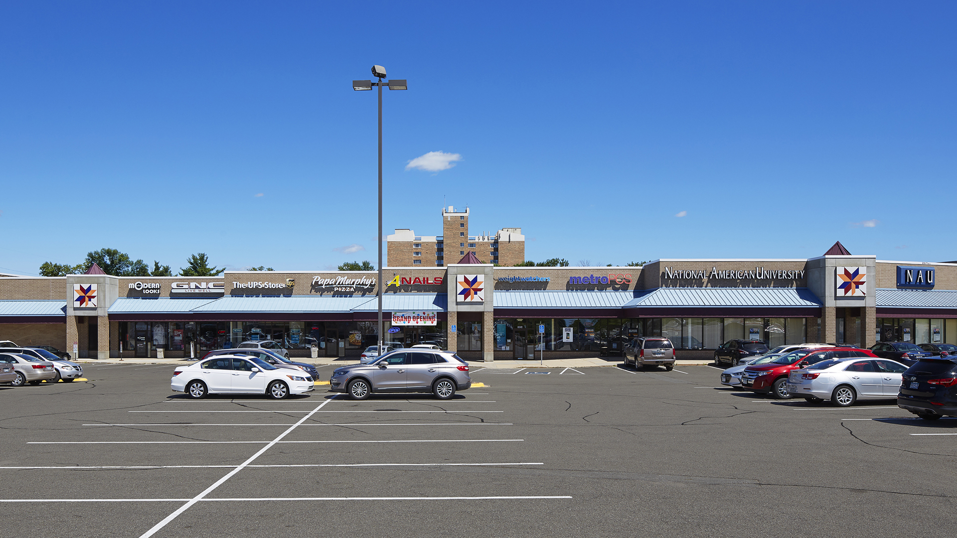 Maplewood Square Retail Shopping Center Rochester MN exterior view connected to Fareway Food Stores