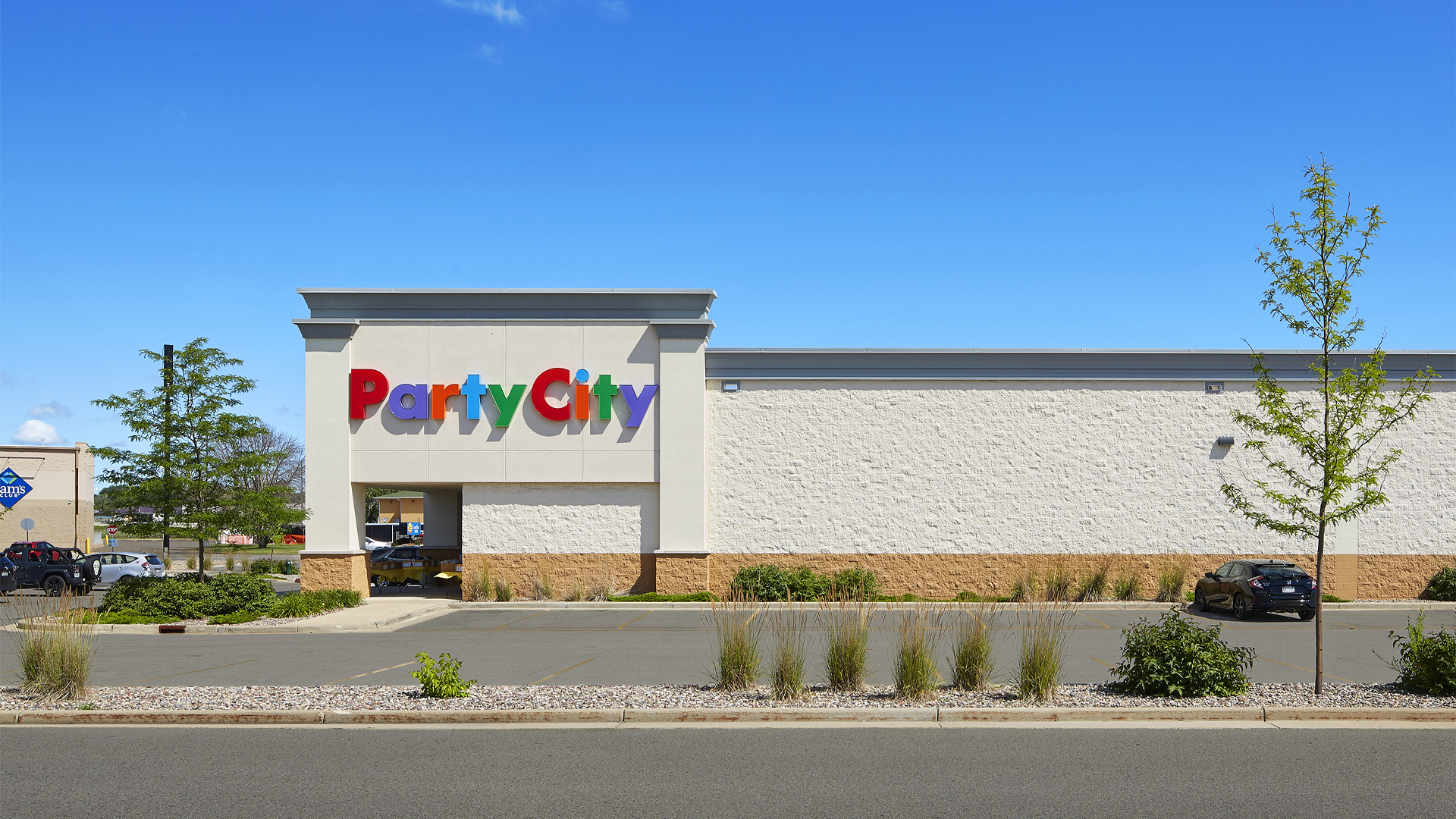 Crossing Meadows Retail Shopping Center Onalaska WI exterior featuring Party City