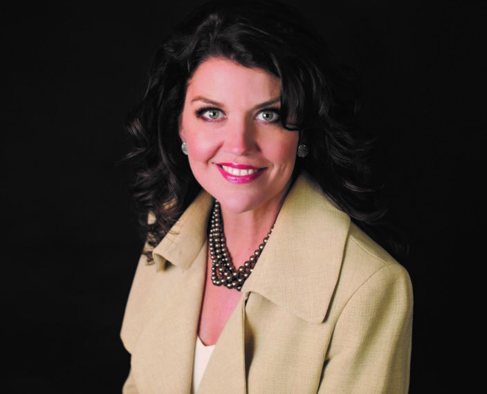 Leslie Greves Headshot