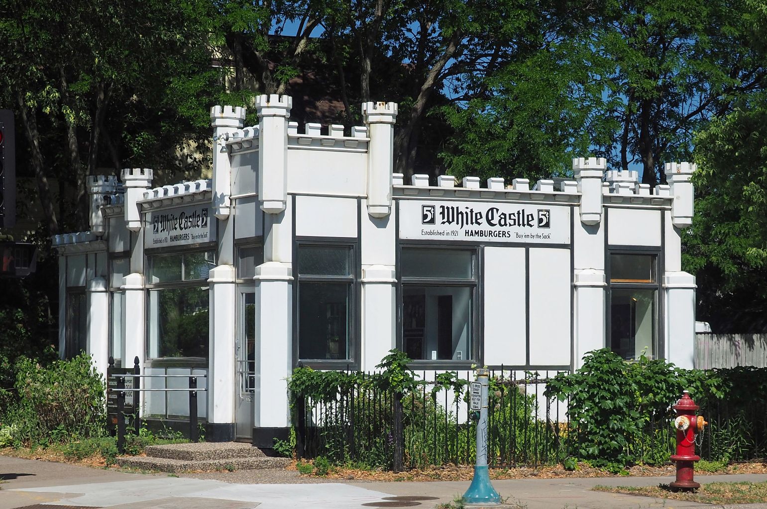 White_Castle_Building_No._8_SE