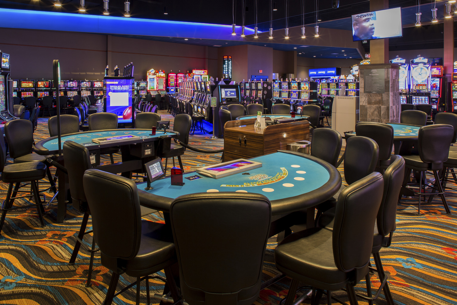 45,000 SF renovation of 96 hotel rooms including the removal and replacement of existing siding, windows, mansard roof, and improving thermal and vapor envelope of the lodge