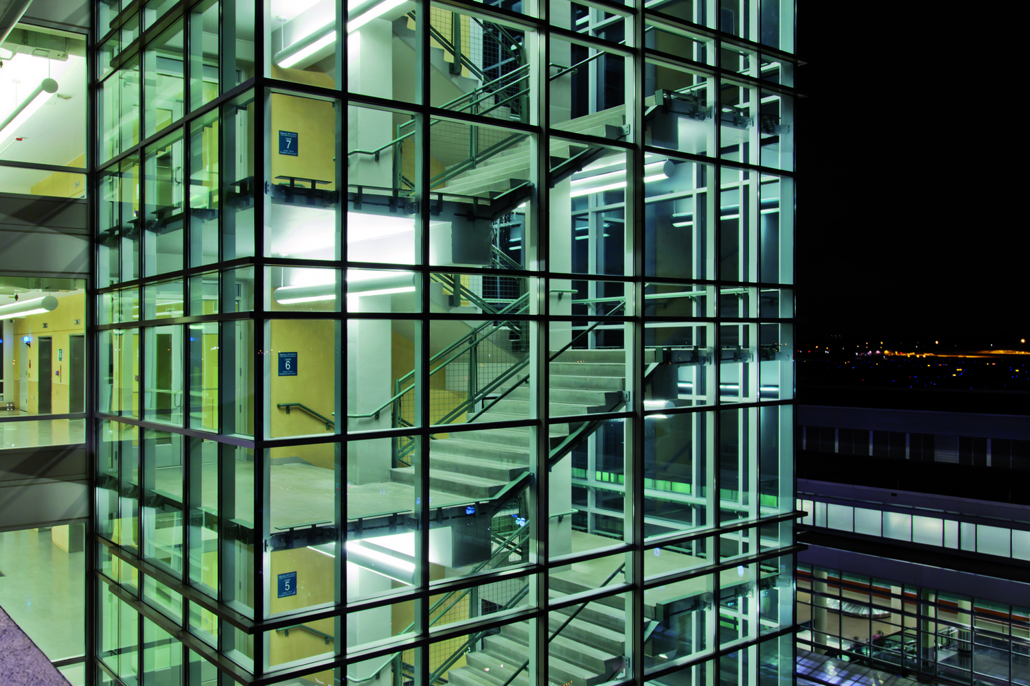 T2-Humphrey Terminal shot by Scott Gilbertson 06-06-13.