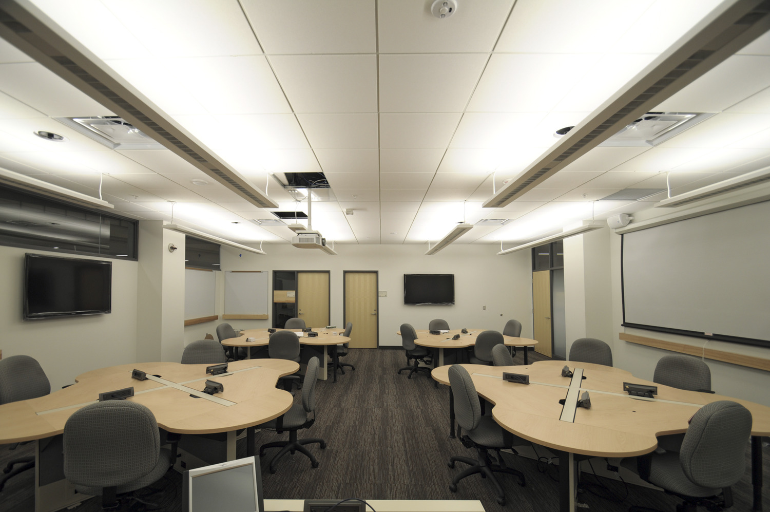 " 125,537 s.f./3-level (plus full basement) new academic building w/classrooms, lecture halls, computer rooms, large public atrium & faculty offices"