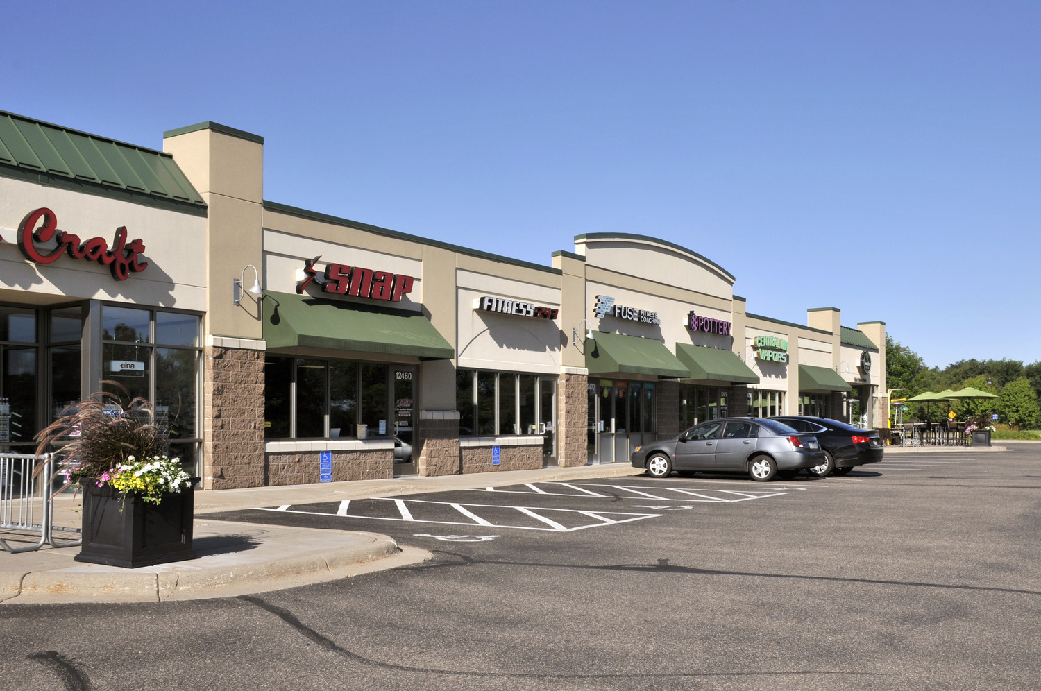 12,758 sq. ft. realty convient center, located at the interestion of 169 and Hayden Lake Road in Champlin This 12,758 sq. ft. retail convenience center is located at the intersection of Hwy 169 and Hayden Lake Road in Champlin.

Major Tenants:
Snap Fitness and TR Bistro