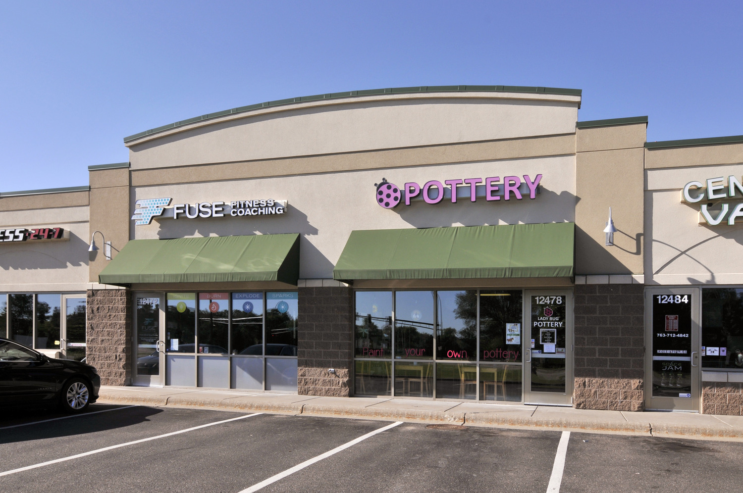 12,758 sq. ft. realty convient center, located at the interestion of 169 and Hayden Lake Road in Champlin This 12,758 sq. ft. retail convenience center is located at the intersection of Hwy 169 and Hayden Lake Road in Champlin.

Major Tenants:
Snap Fitness and TR Bistro