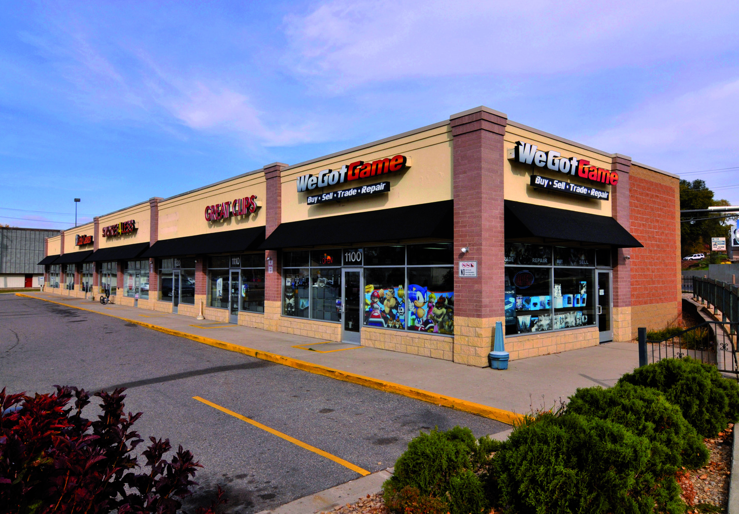 Built in 2000, this center offers a superb location near the University campus and easy access to Riverfront Drive and Hwy 169.

Major Tenants:
Cub Foods, Great Clips, Little Caesars Pizza