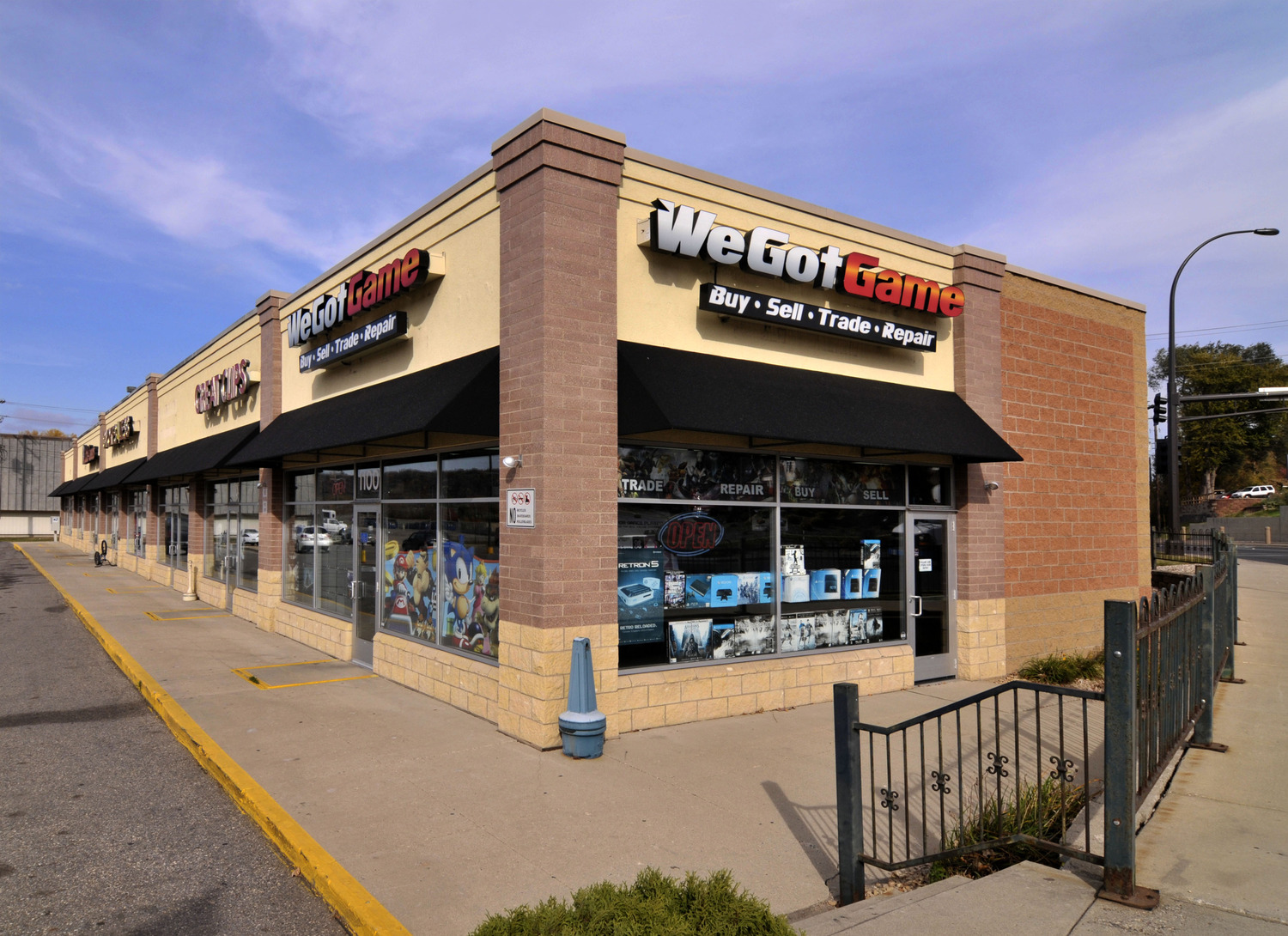 Built in 2000, this center offers a superb location near the University campus and easy access to Riverfront Drive and Hwy 169.

Major Tenants:
Cub Foods, Great Clips, Little Caesars Pizza