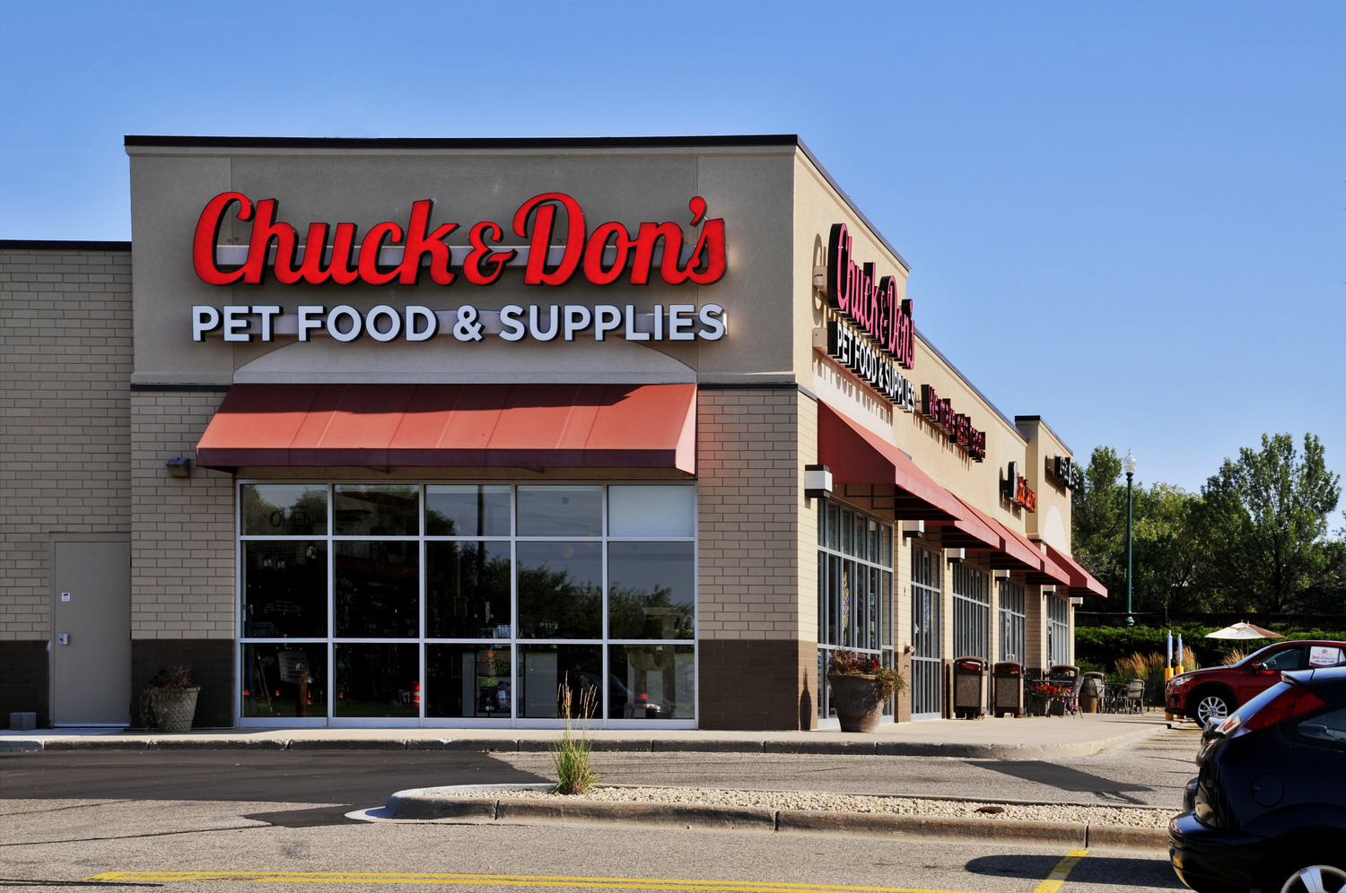 Built in 2001, this attractive shopping center includes 89,981 square feet of rentable space and 506 parking stalls along busy County Road 42.

Major Tenant:
Cub Foods