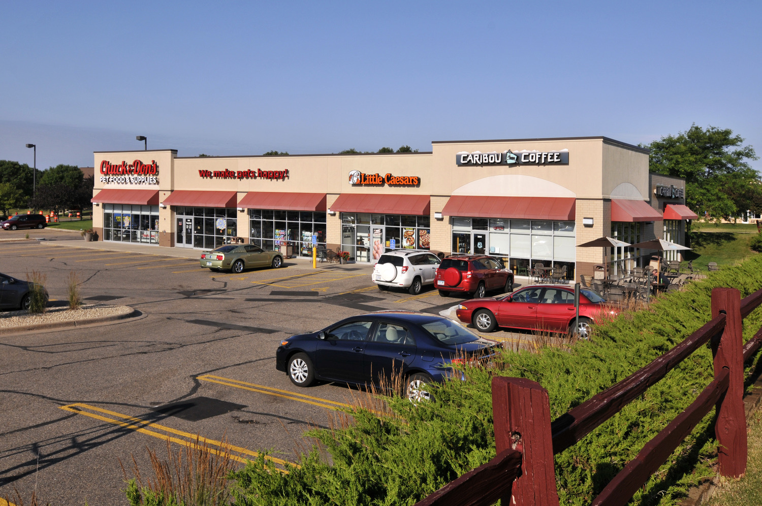 Built in 2001, this attractive shopping center includes 89,981 square feet of rentable space and 506 parking stalls along busy County Road 42.

Major Tenant:
Cub Foods