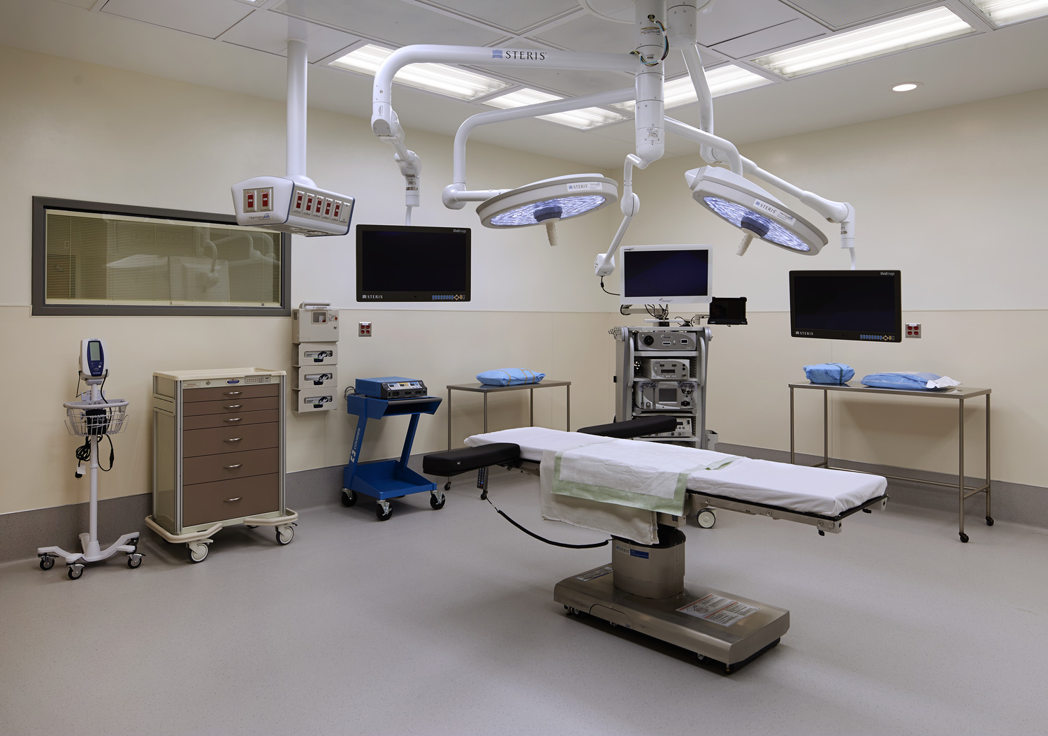 New 10,400 SF surgical suite, 10,850 SF outreach clinic with new hospital main entrance, 4,100 SF remodeling for patient flow and staff efficiency, 2,100 SF connecting link to existing emergency department