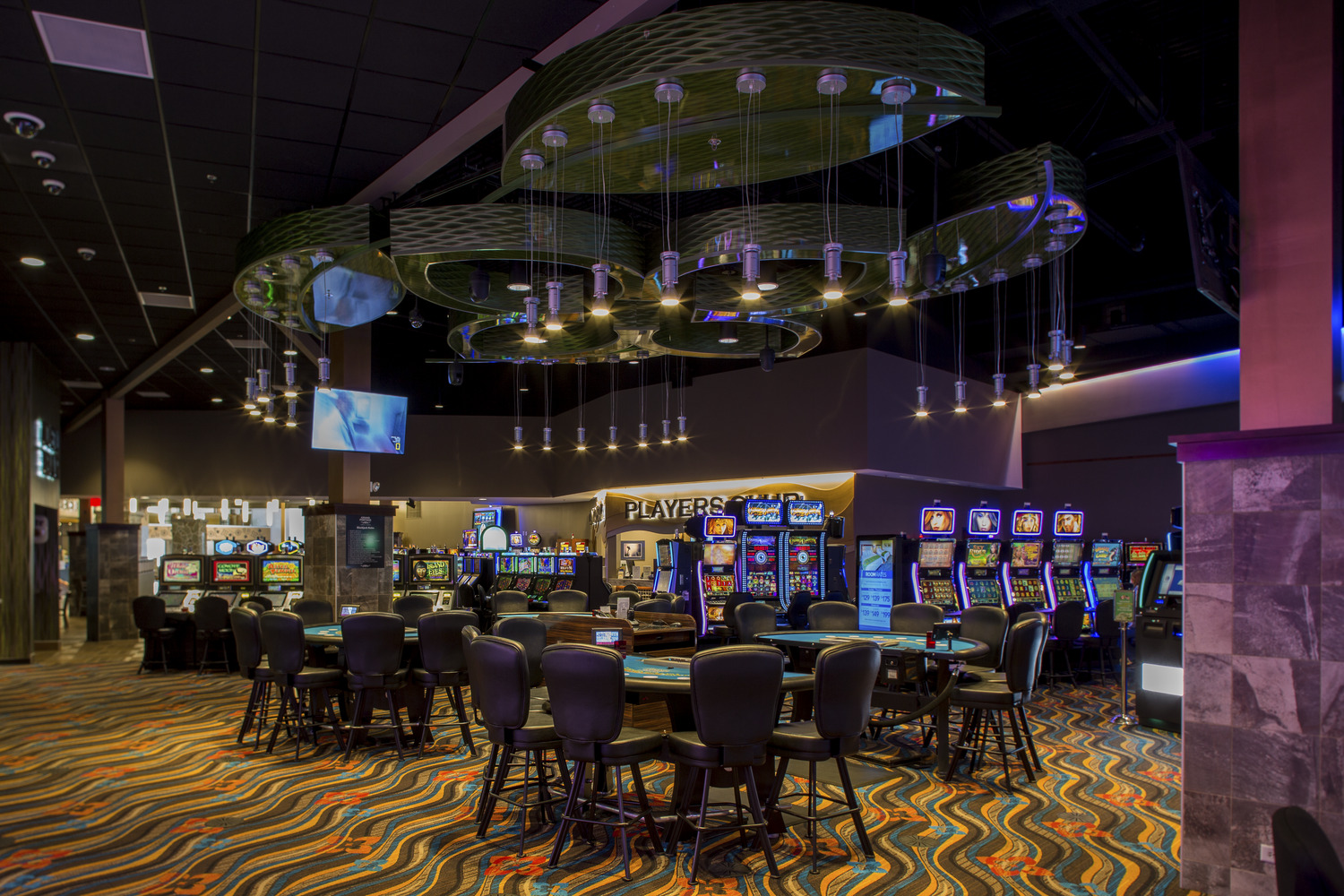 45,000 SF renovation of 96 hotel rooms including the removal and replacement of existing siding, windows, mansard roof, and improving thermal and vapor envelope of the lodge