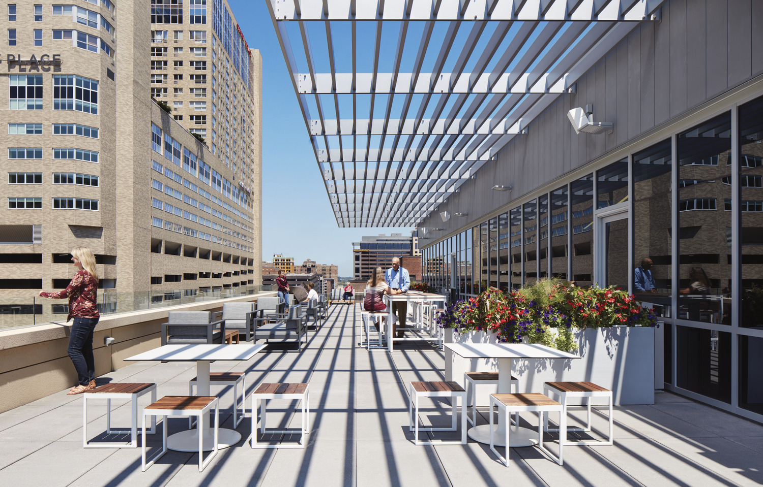 This is a new five-story 102,886 square-foot headquarters for Kraus-Anderson. In 2015 we announced plans to consolidate our Twin Cities operations under one roof in a new, build-to-suit LEED facilty. The new headquarters will house approximately 300 employees, doubling the size of teh current downtown staff with room for future expansion on the site. The new building will foster a highly collaborative environment with leading edge technology.Amenities include a fitness center, educational training center, rooftop deck, cafeteria, formal and informal meeting areas, and an appealing, well-landscaped exterior. The plan also includes two levels of underground parking to serve our employees.