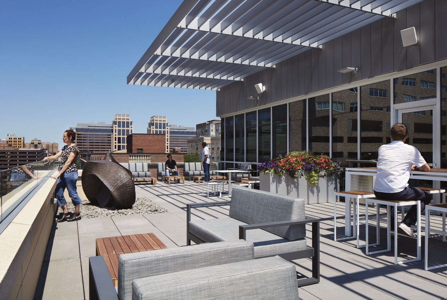 This is a new five-story 102,886 square-foot headquarters for Kraus-Anderson. In 2015 we announced plans to consolidate our Twin Cities operations under one roof in a new, build-to-suit LEED facilty. The new headquarters will house approximately 300 employees, doubling the size of teh current downtown staff with room for future expansion on the site. The new building will foster a highly collaborative environment with leading edge technology.Amenities include a fitness center, educational training center, rooftop deck, cafeteria, formal and informal meeting areas, and an appealing, well-landscaped exterior. The plan also includes two levels of underground parking to serve our employees.