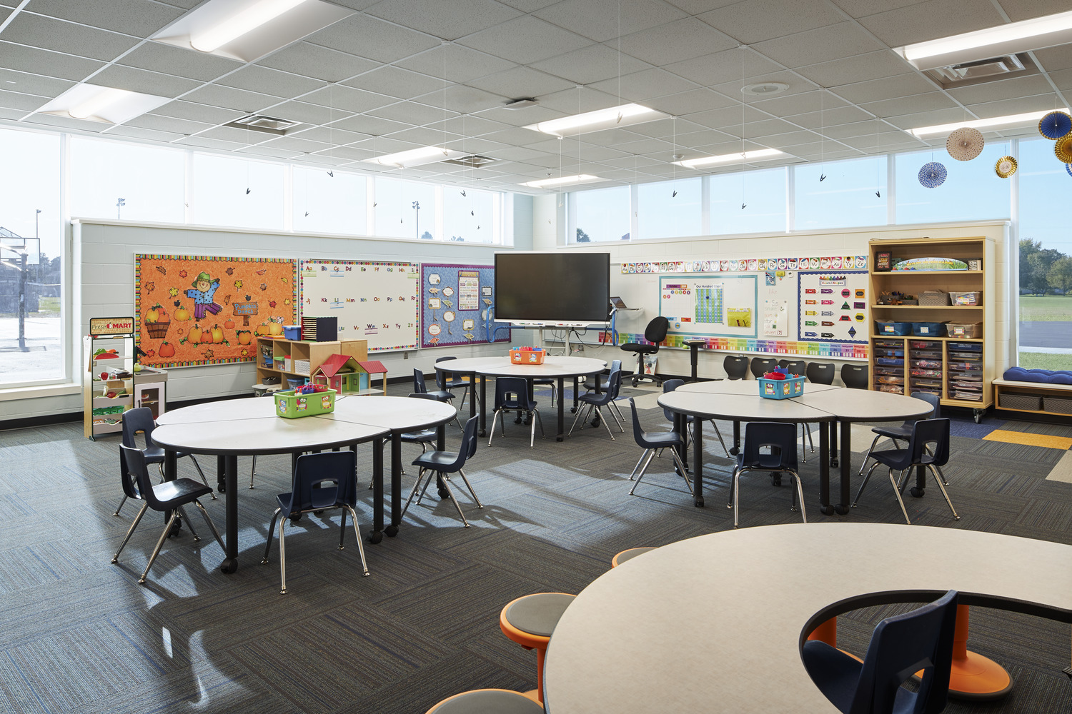 Credit Line: “Anthony Gilbert © Gaffer Photography” Credit Line: “Anthony Gilbert © Gaffer Photography”32,000 SF Addition including gym,cafeteria and kitchen expansion, 7 classrooms and secure entry remodel/addition