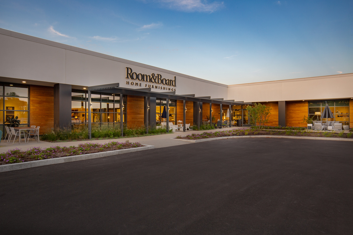 28,000 SF interior and exterior renovation of existing retail facility