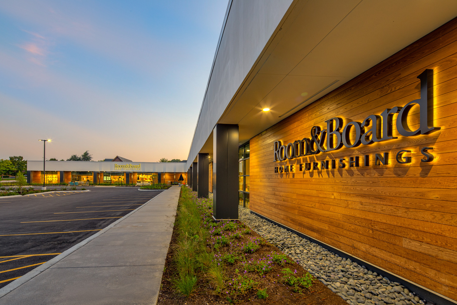 28,000 SF interior and exterior renovation of existing retail facility