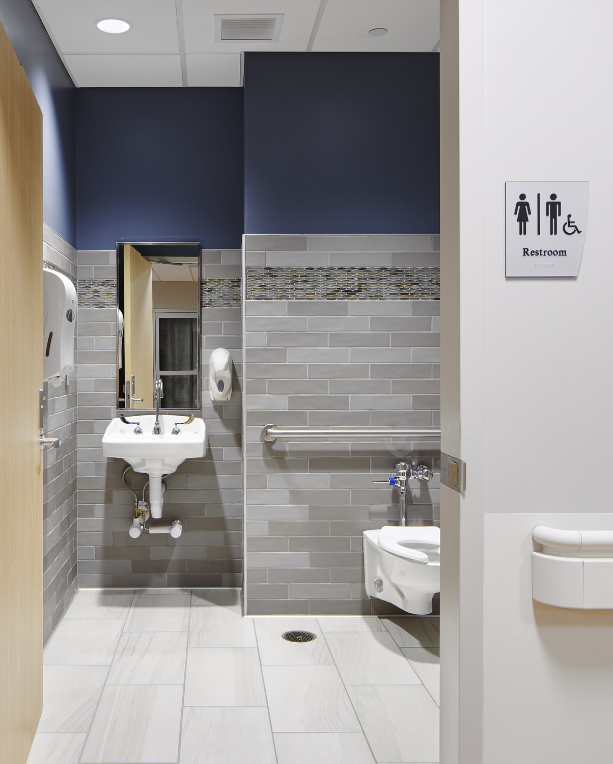 Credit Line: “Anthony Gilbert © Gaffer Photography”Multi-phased Emergency Department addition and remodel