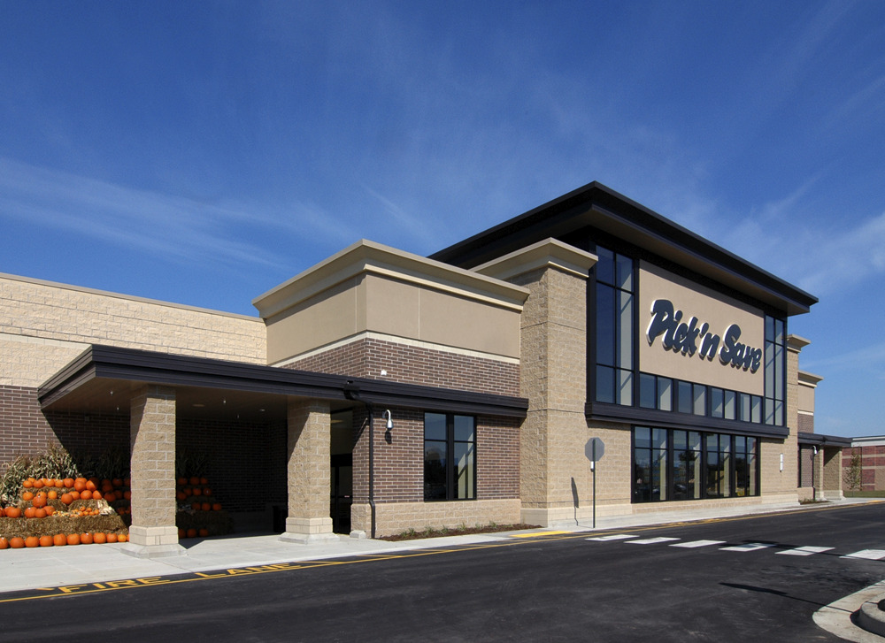 "70,443 s.f. new grocery store and sitework.Schroeder & Holt Architects."