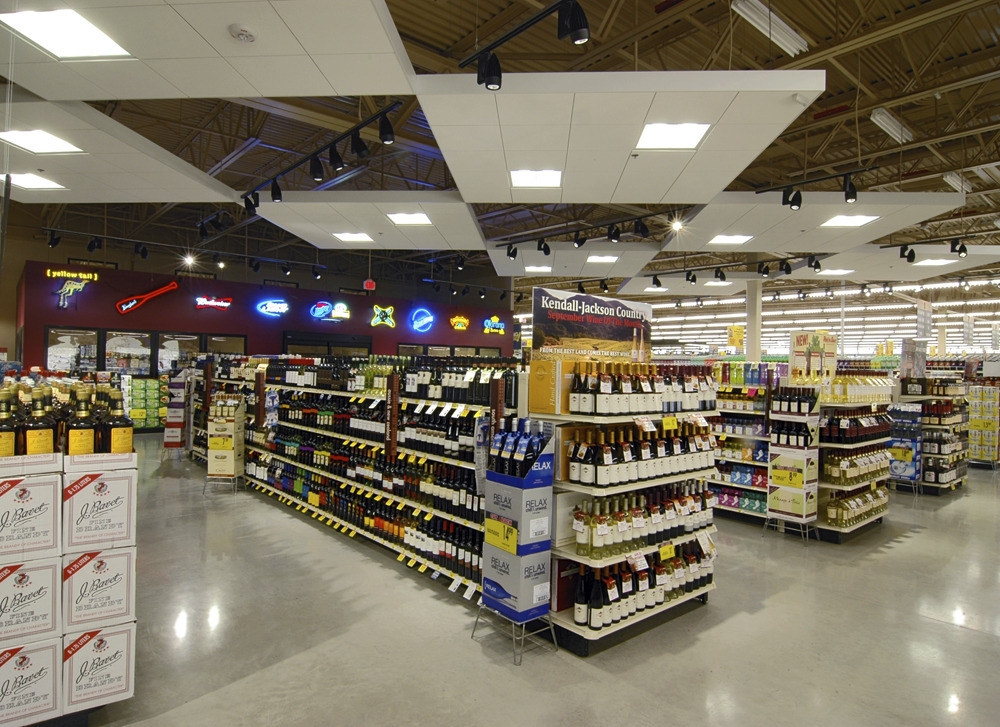 "70,443 s.f. new grocery store and sitework.Schroeder & Holt Architects."