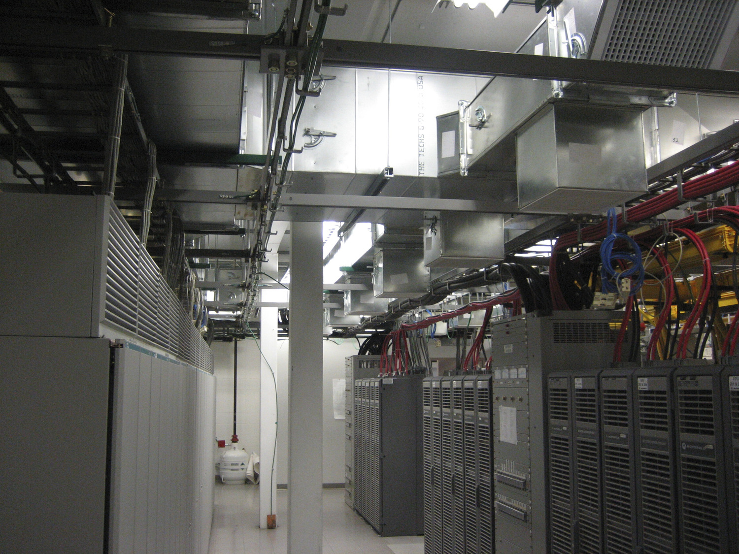 "202,948 s.f. addition and remodel of existing telecommunications facility.  KDH.  CALL Jen Parent or Nat Price before using Verizon images. "