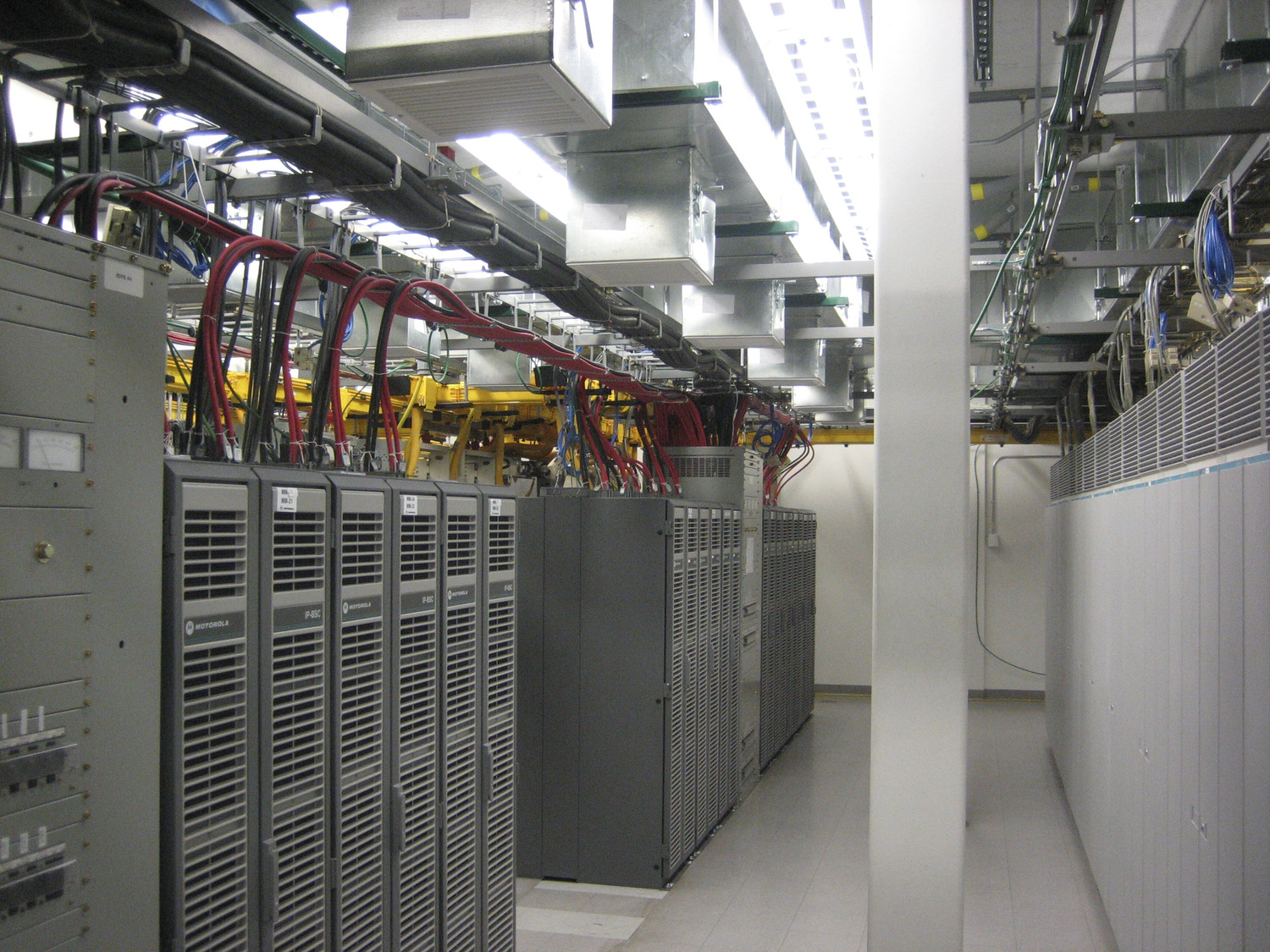 "202,948 s.f. addition and remodel of existing telecommunications facility.  KDH.  CALL Jen Parent or Nat Price before using Verizon images. "