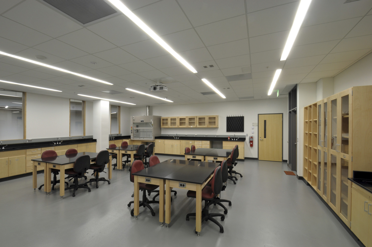 " 125,537 s.f./3-level (plus full basement) new academic building w/classrooms, lecture halls, computer rooms, large public atrium & faculty offices"