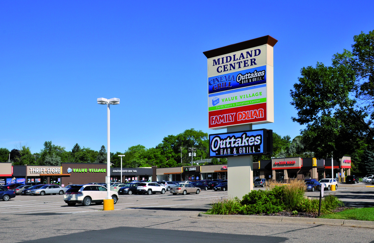 This established neighborhood center features destination tenants in the heart of New Hope.Major Tenants:CVS/Pharmacy, ARC Thrift, Cinema Grill