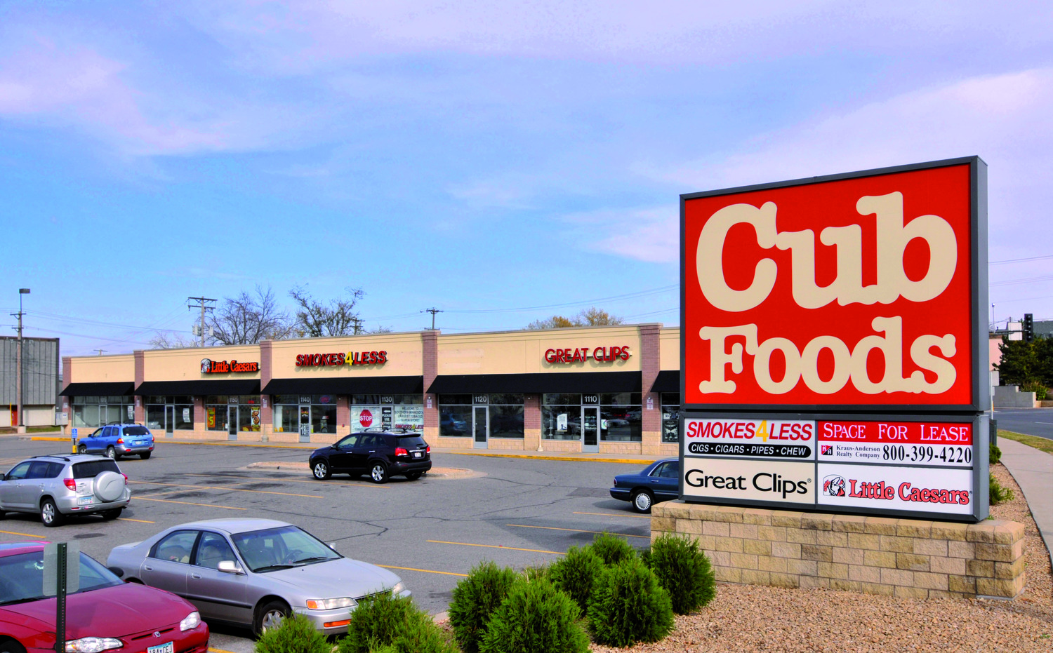 Built in 2000, this center offers a superb location near the University campus and easy access to Riverfront Drive and Hwy 169.Major Tenants:Cub Foods, Great Clips, Little Caesars Pizza