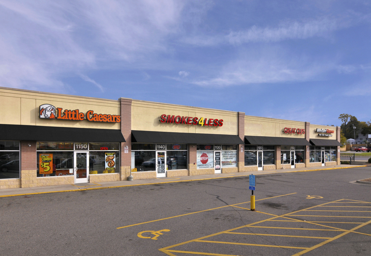 Built in 2000, this center offers a superb location near the University campus and easy access to Riverfront Drive and Hwy 169.Major Tenants:Cub Foods, Great Clips, Little Caesars Pizza