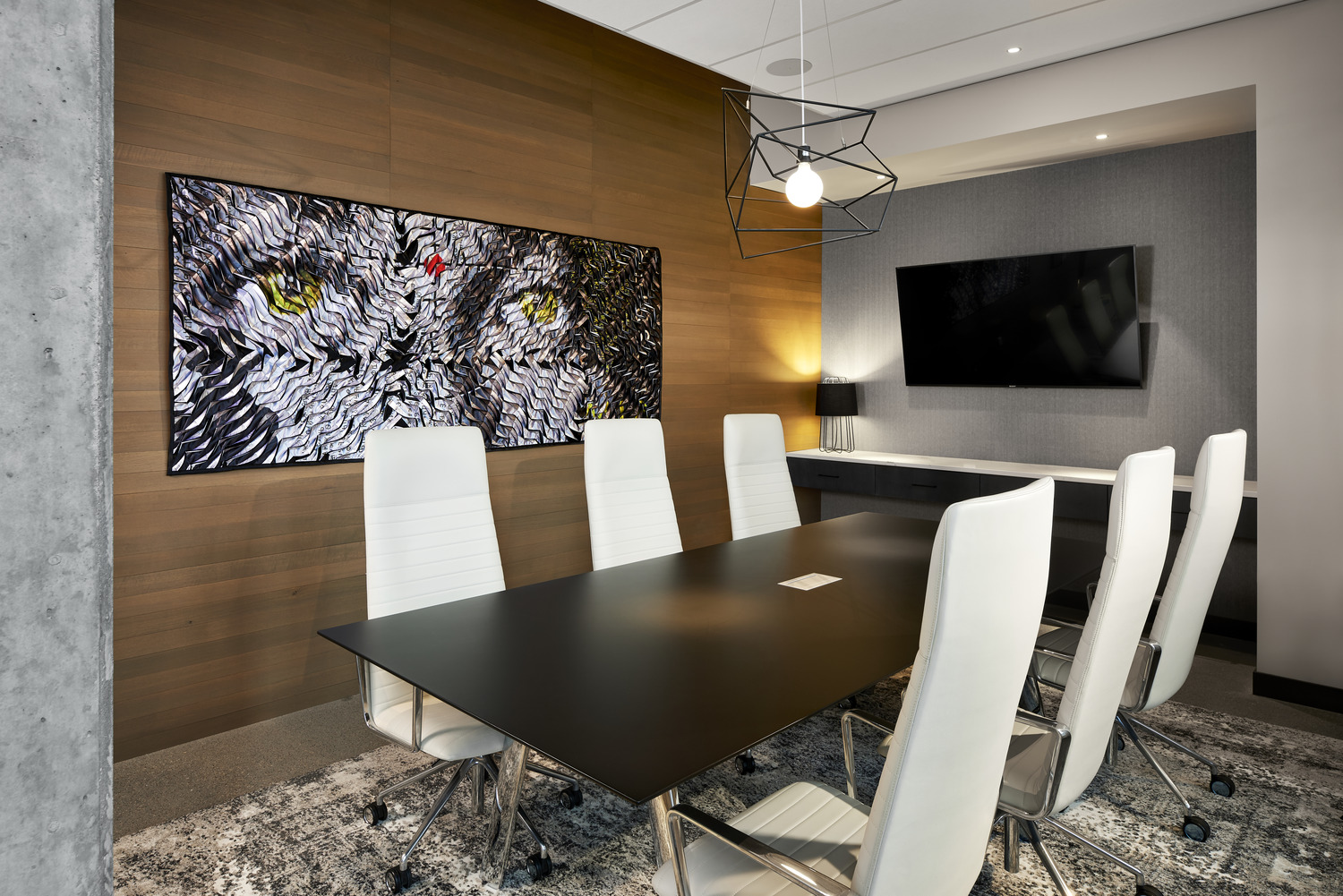 New 17-story residential tower located at Portland Ave. at 9th Street in downtown Minneapolis. 306-unit apartment residence has been named “H.Q.” Owned by Kraus-Anderson, H.Q. is part of the new comprehensive, mixed-use block development that also features Kraus-Anderson’s new home office, a 160-room hotel and Finnegan’s microbrewery. Designed by Elness Swenson Graham (ESG) Architects Inc., the apartment tower’s signature design reflects the excitement of the developing urban community of East Town. H.Q. has a brick masonry base on levels 1-9 that relates to the brick and stone context found throughout historic Elliott Park. Levels 10-17 are clad in a contemporary, high quality aluminum composite metal panel and the upper floors cant out at an angle to create a signature look. Street level walk-out units provide front porches with eyes on the street along Portland Avenue. Metal clad bays also provide articulation along the building façade. Inside, the highly transparent, two story lobby will include a lounge with a bar and many seating areas, allowing residents to meet visitors or their neighbors for informal get-togethers or planned social events. A second-floor seating section, TV area and meeting space overlook the first-floor lobby lounge. A generous fitness facility faces the courtyard and activates the west side of the first floor. The ninth floor hosts several other discrete “hang out” spaces, including a full demonstration kitchen and bar, multiple TV and game areas. The outdoor terrace will be home to a large social spa, several lounging and seating areas, and a cooking section, all with outstanding downtown and stadium views. Property management will be provided by Saturday Properties, based in Minneapolis.