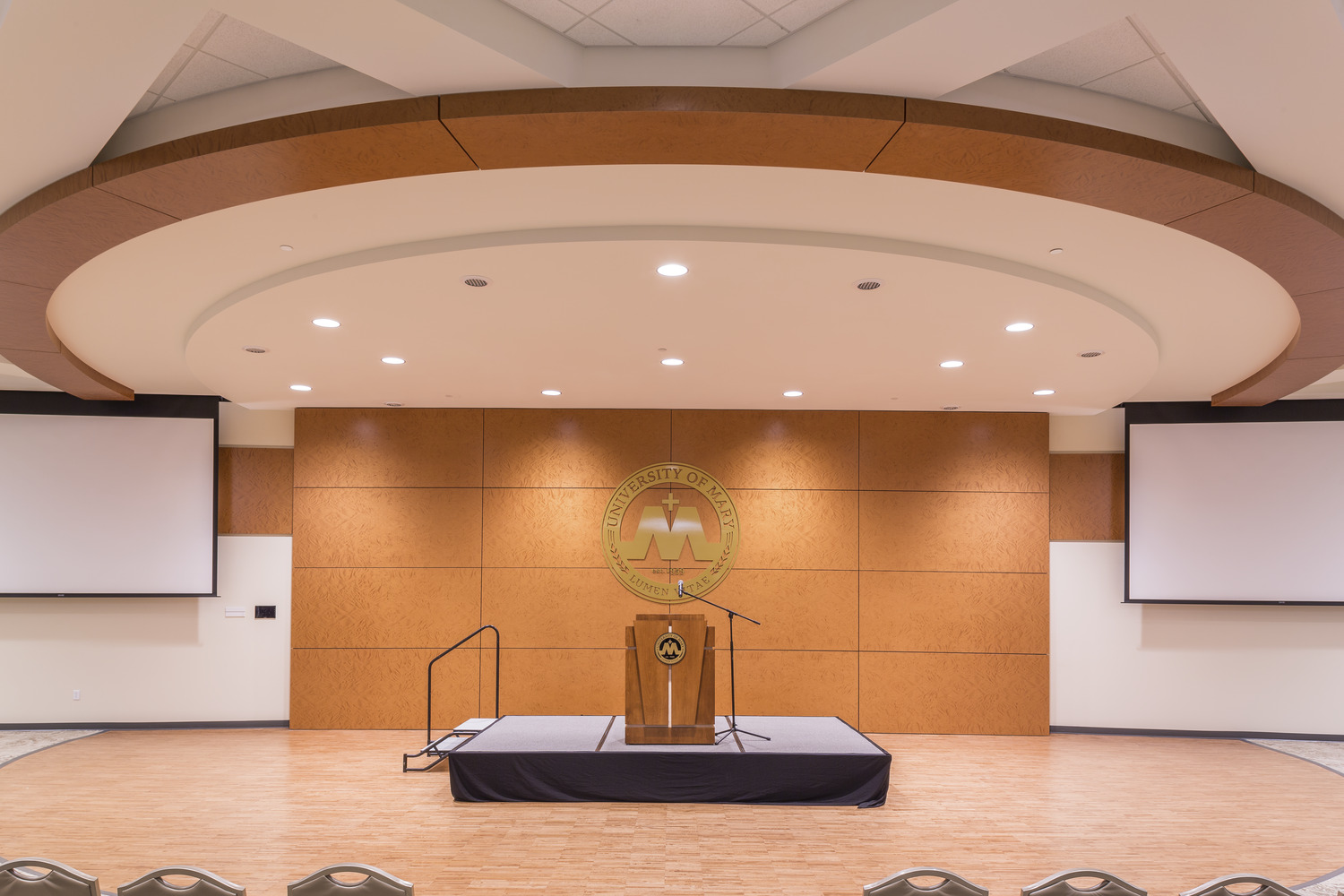 85,000 SF new Campus Center and MAC renovations. Complete renovation of existing Leach Field House to create a new Campus Center. Project also includes locker room and restroom renovations at the McDowell Activities Center